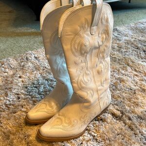 Elegant White Western Boots